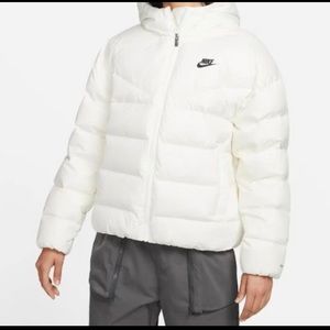 WOMENS NIKE SPORTSWEAR STORM FIT JACKET